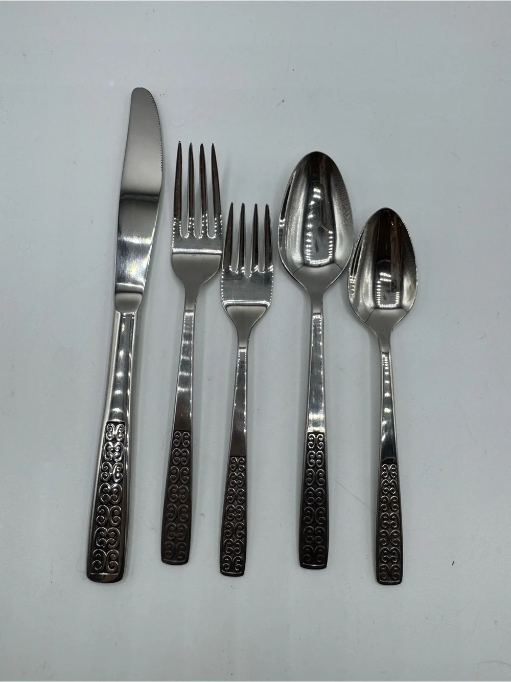 Vintage International Serenata 2 Forks 2 Spoons Butter Knife Setting Stainless